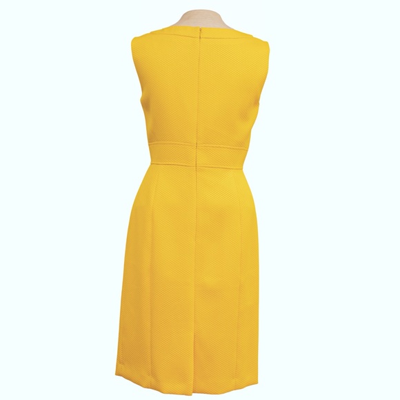 Tahari Arthur S. Levine Textured Notch Collar Sleeveless Dress in Yellow Size 4 - Picture 4 of 8